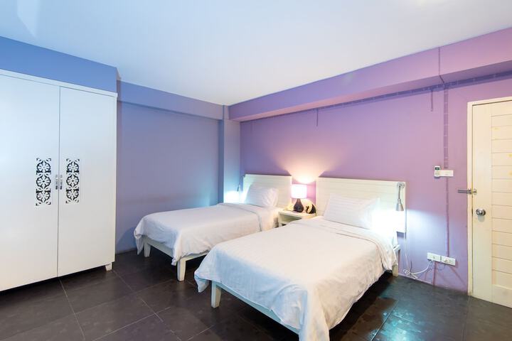 Room 4 of 16