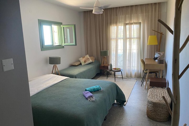 Room 5 of 16