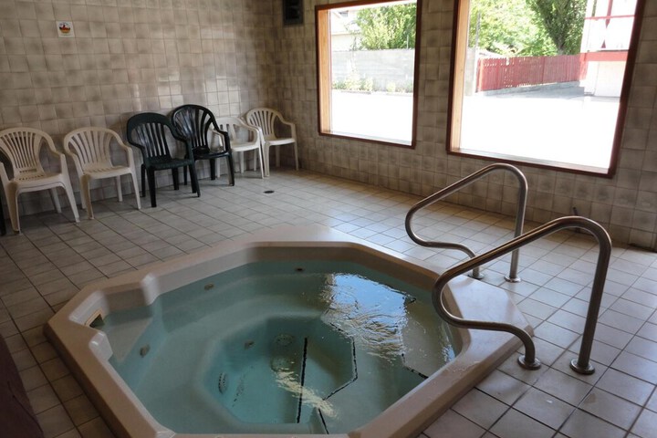 Spa 17 of 38