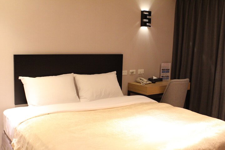 Room 8 of 31