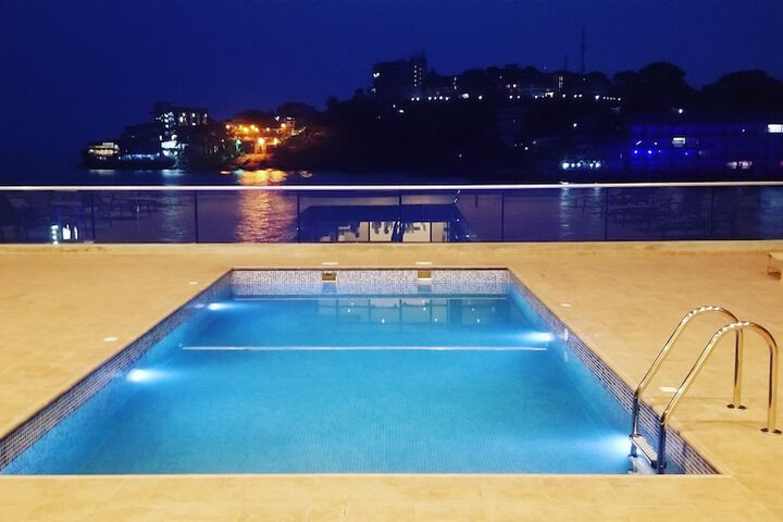 Pool 29 of 64
