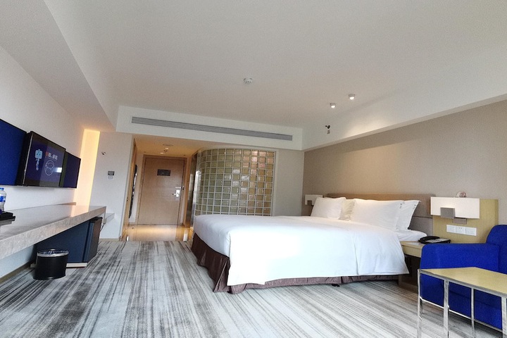 Room 4 of 38