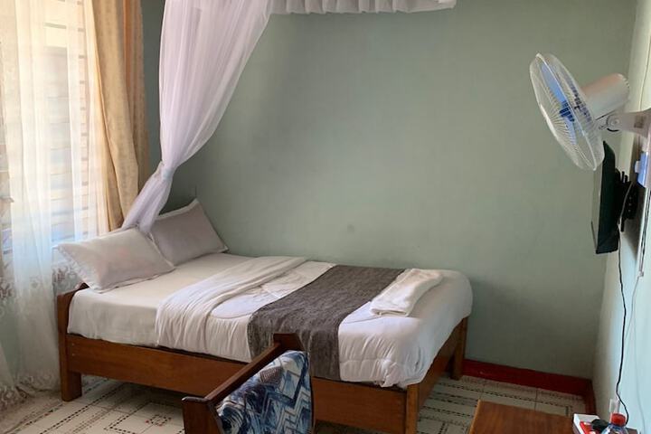 Room 4 of 5