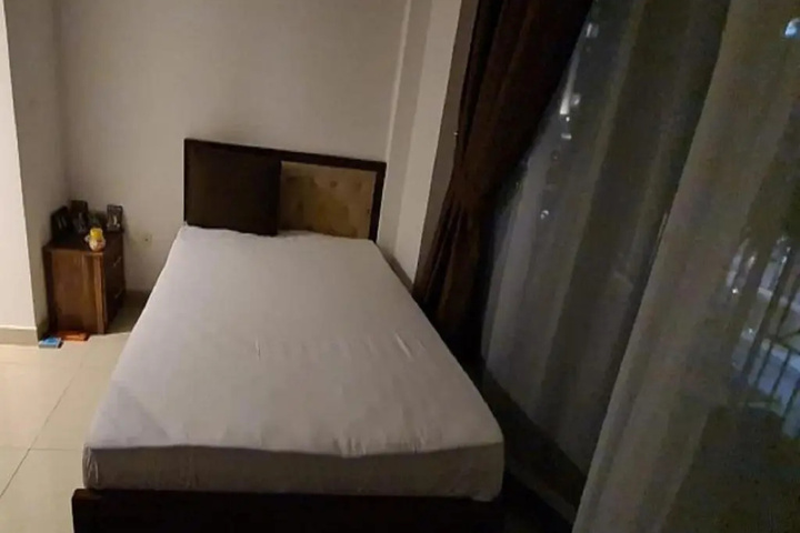 Room 2 of 6