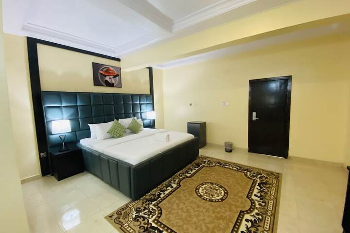 Room 9 of 13
