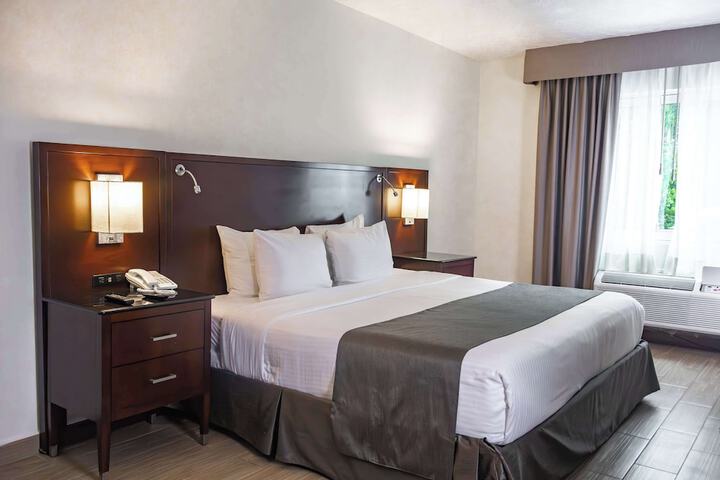 Room 20 of 102