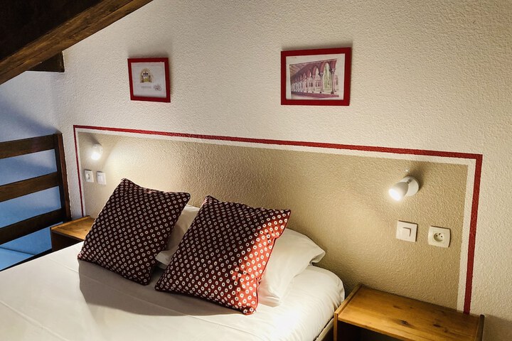Room 12 of 141