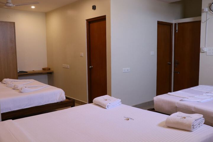 Room 4 of 7