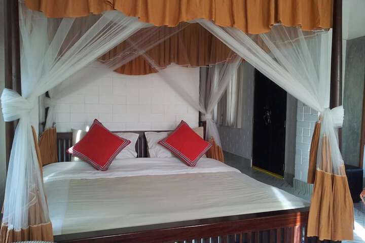 Room 13 of 150