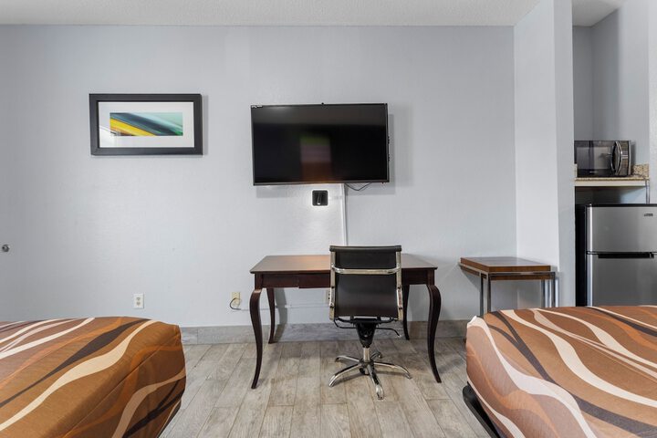 Room 12 of 26