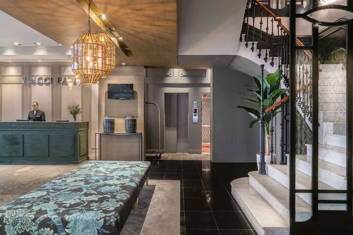 Entrance & Lobby