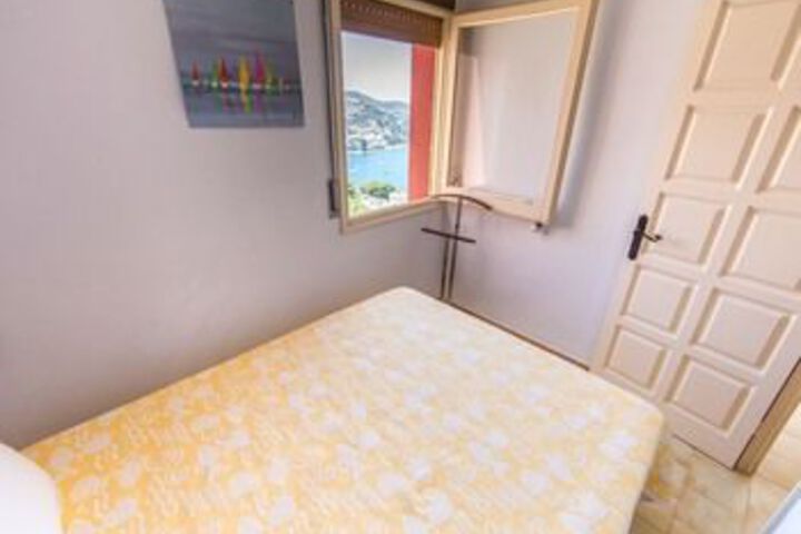 Room 6 of 27