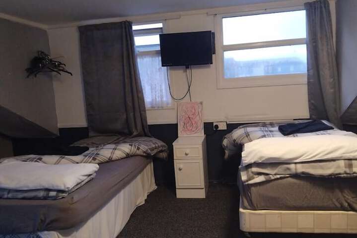 Room 25 of 37
