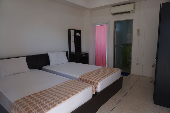 Room 7 of 25