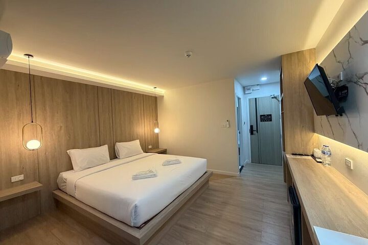 Room 5 of 13