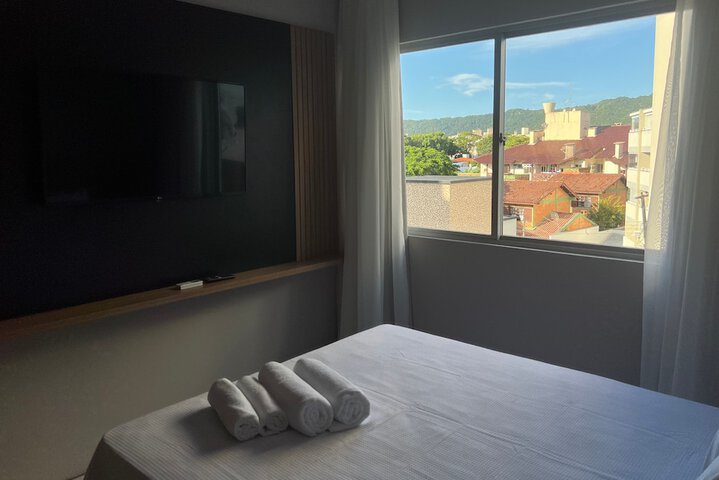 Room 19 of 102