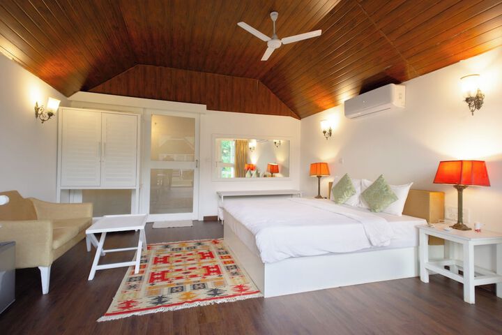 Room 3 of 32