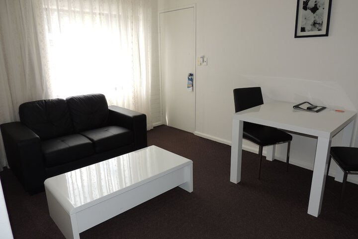 Room 52 of 99