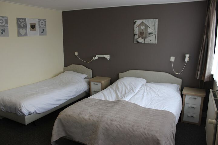 Room 11 of 30