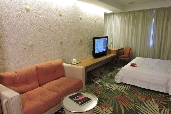 Room 17 of 27