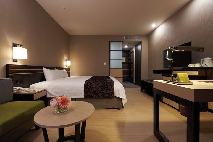 Room 33 of 72