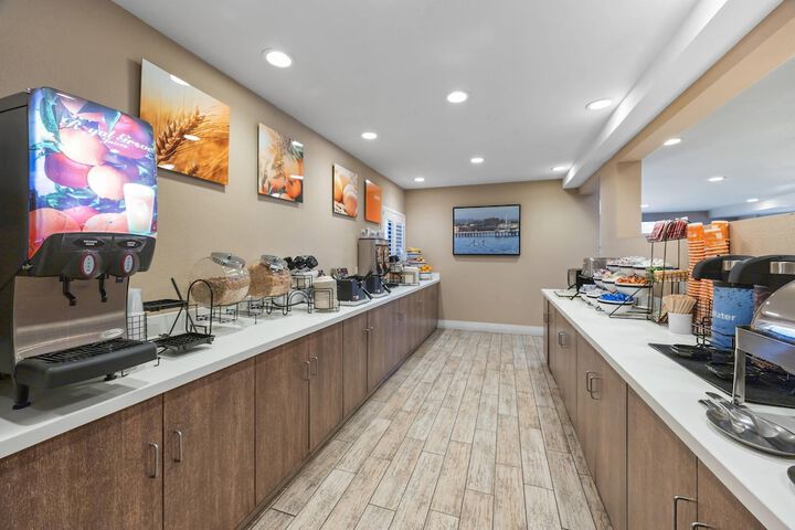 Breakfast/Coffee Service 68 of 77