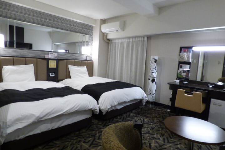 Room 13 of 24