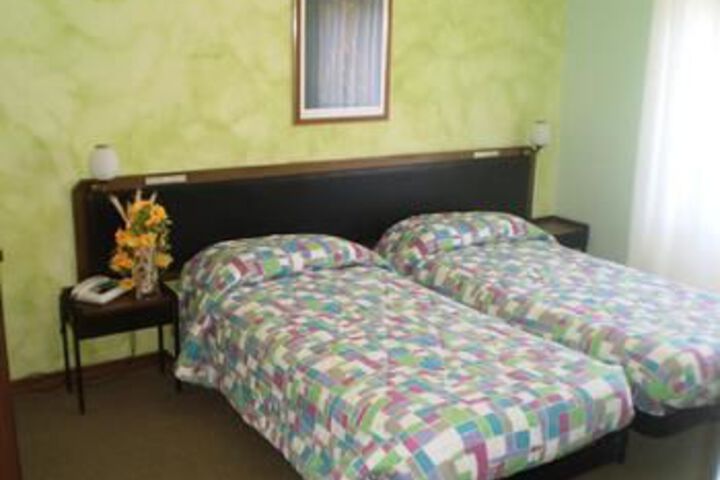 Room 14 of 25