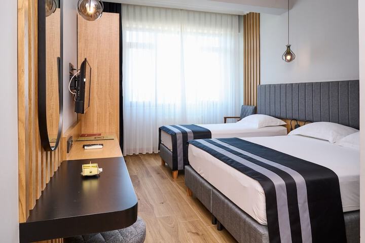 Room 10 of 31