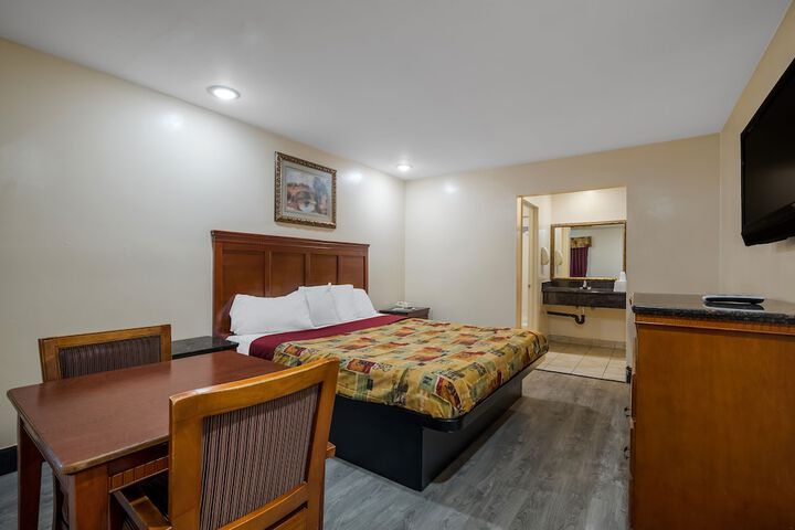 1 King Bed (7 of 11)