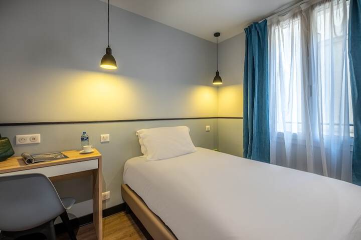 Room 33 of 64