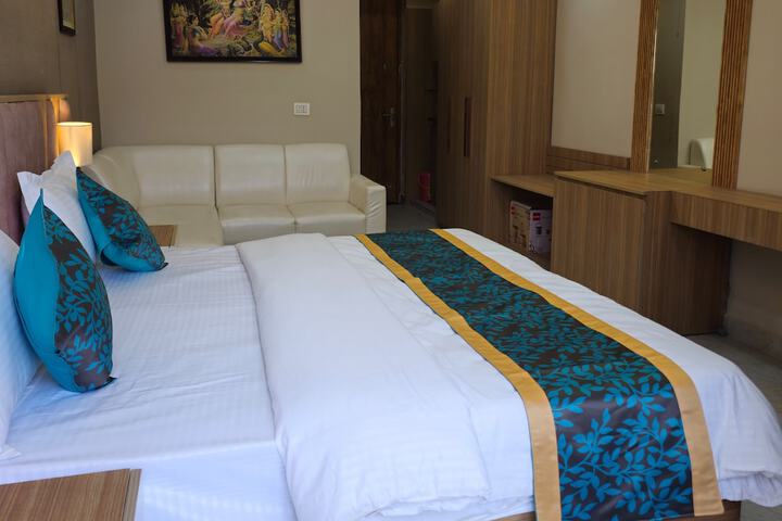 Room 6 of 22