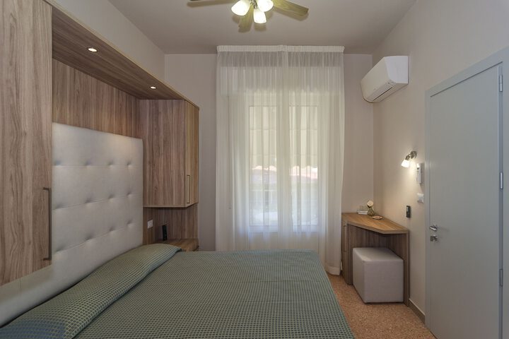 Room 16 of 68