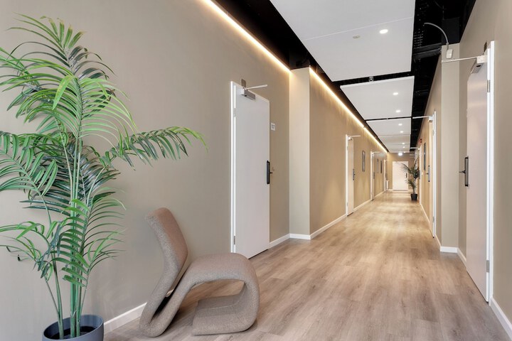Ballroom/Hall 86 of 87