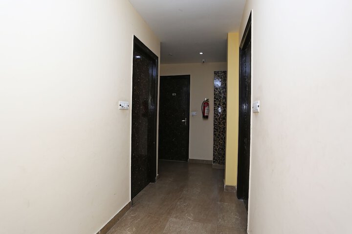 Ballroom/Hall 28 of 32