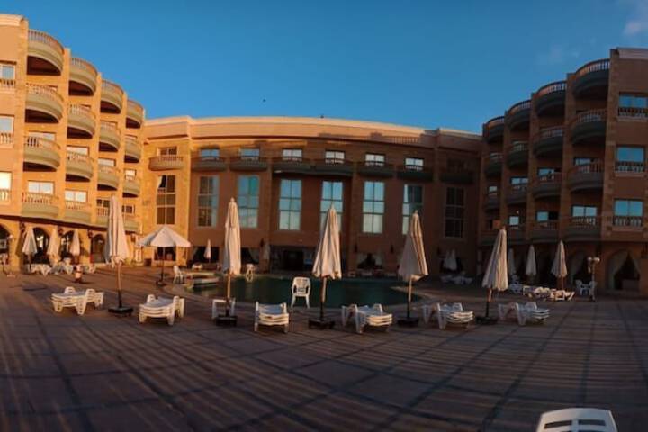 Exterior of Sea View Hotel Elagamy