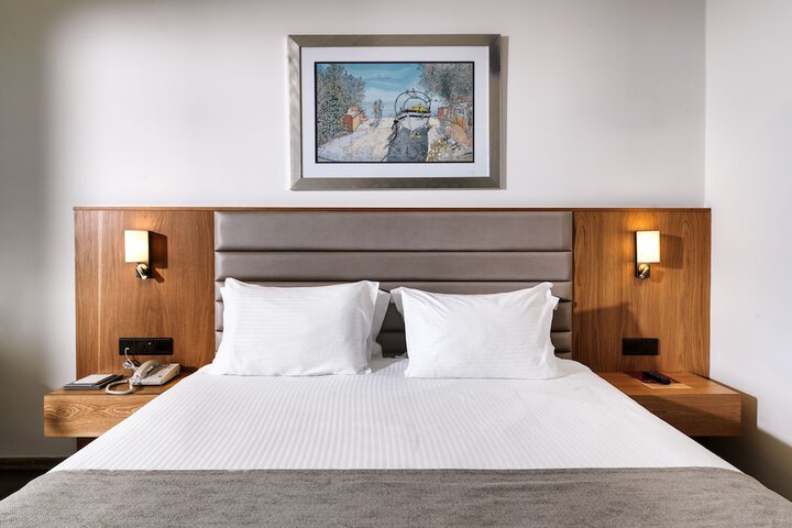 Room 27 of 154
