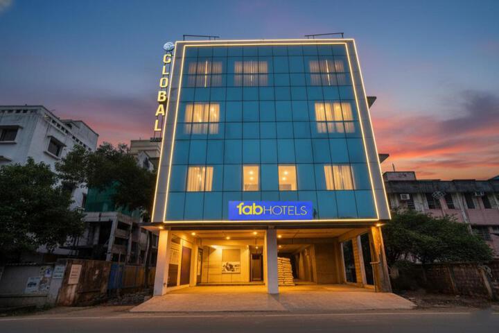 FabHotel Global Spaces - Nr. NESCO Exhibition Center