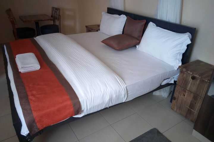 Room 4 of 20