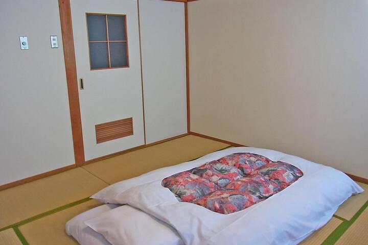 Room 13 of 27