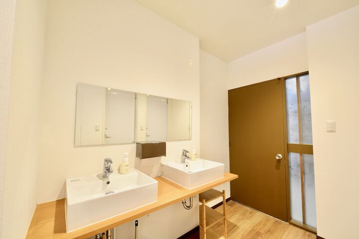 Room 14 of 24