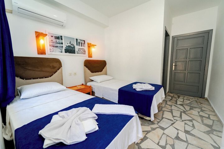 Room 2 of 35