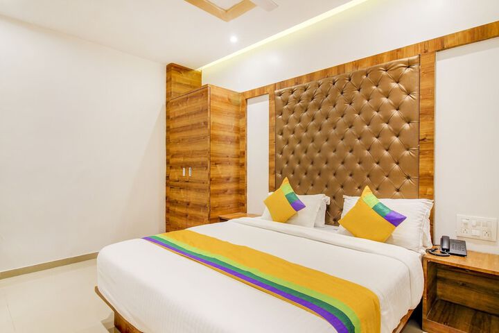 Room 13 of 34