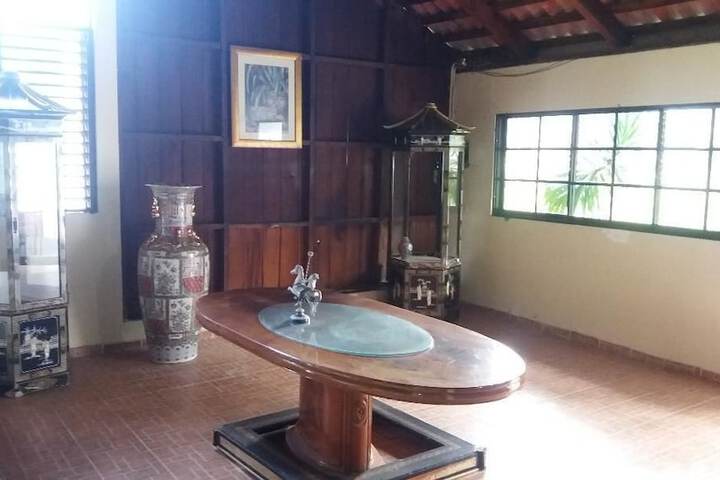 Room 6 of 9