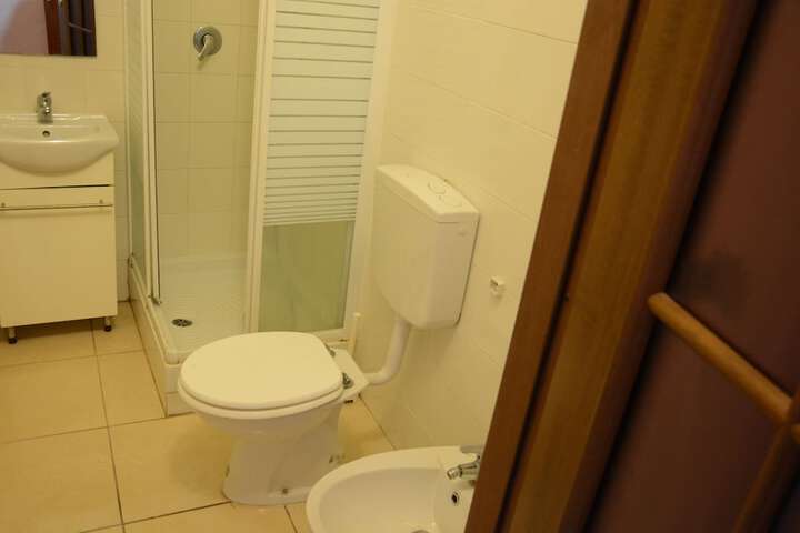 Room 8 of 10