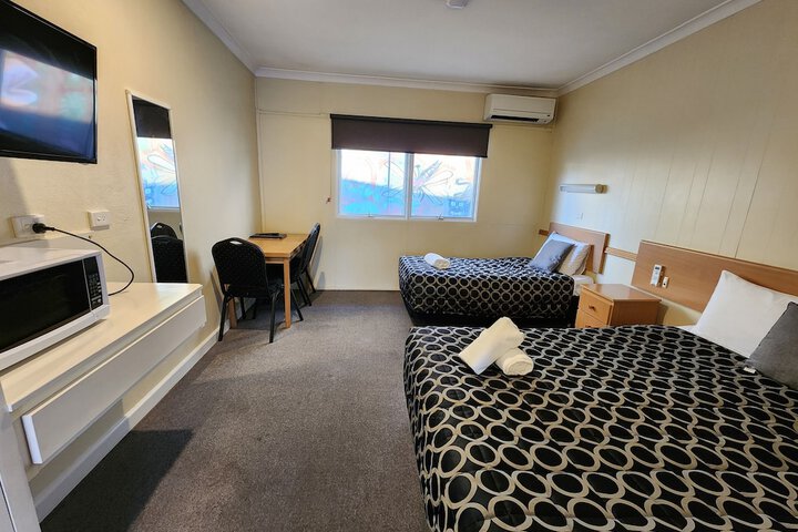 Room 43 of 144