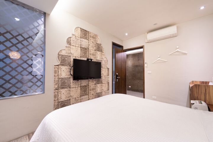 Room 42 of 93
