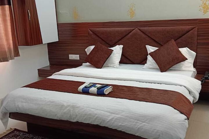 Room 4 of 10