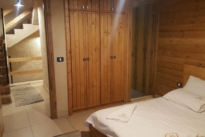 Room 18 of 120