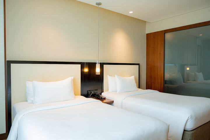 Room 14 of 100